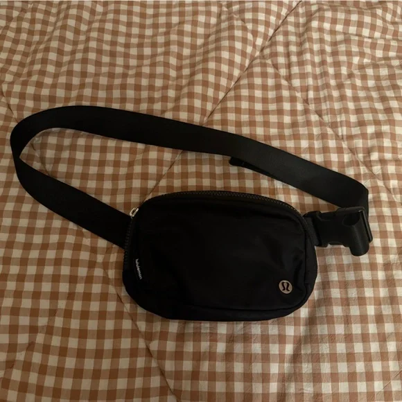lululemon athletica Black Belt Bag - Picture 2 of 3
